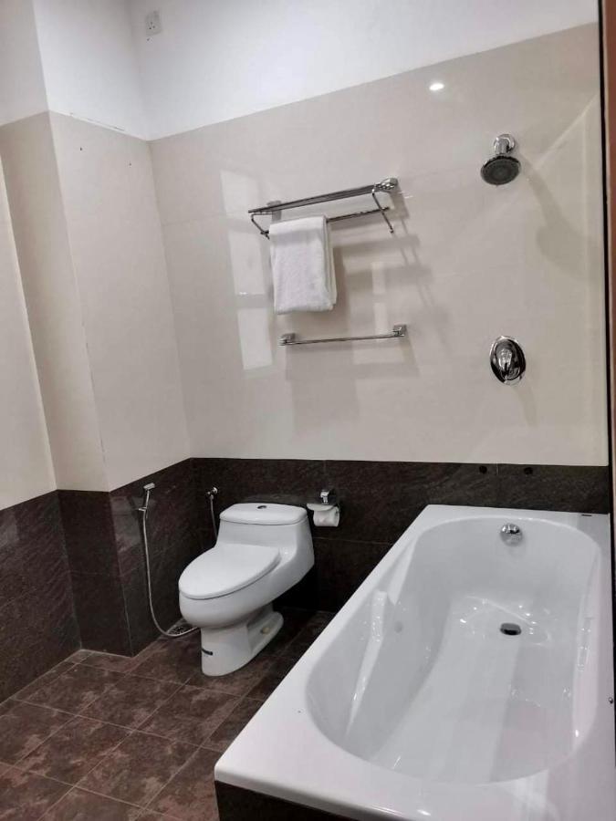 Aradhana Airport Transit Hotel Katunayaka Exteriör bild