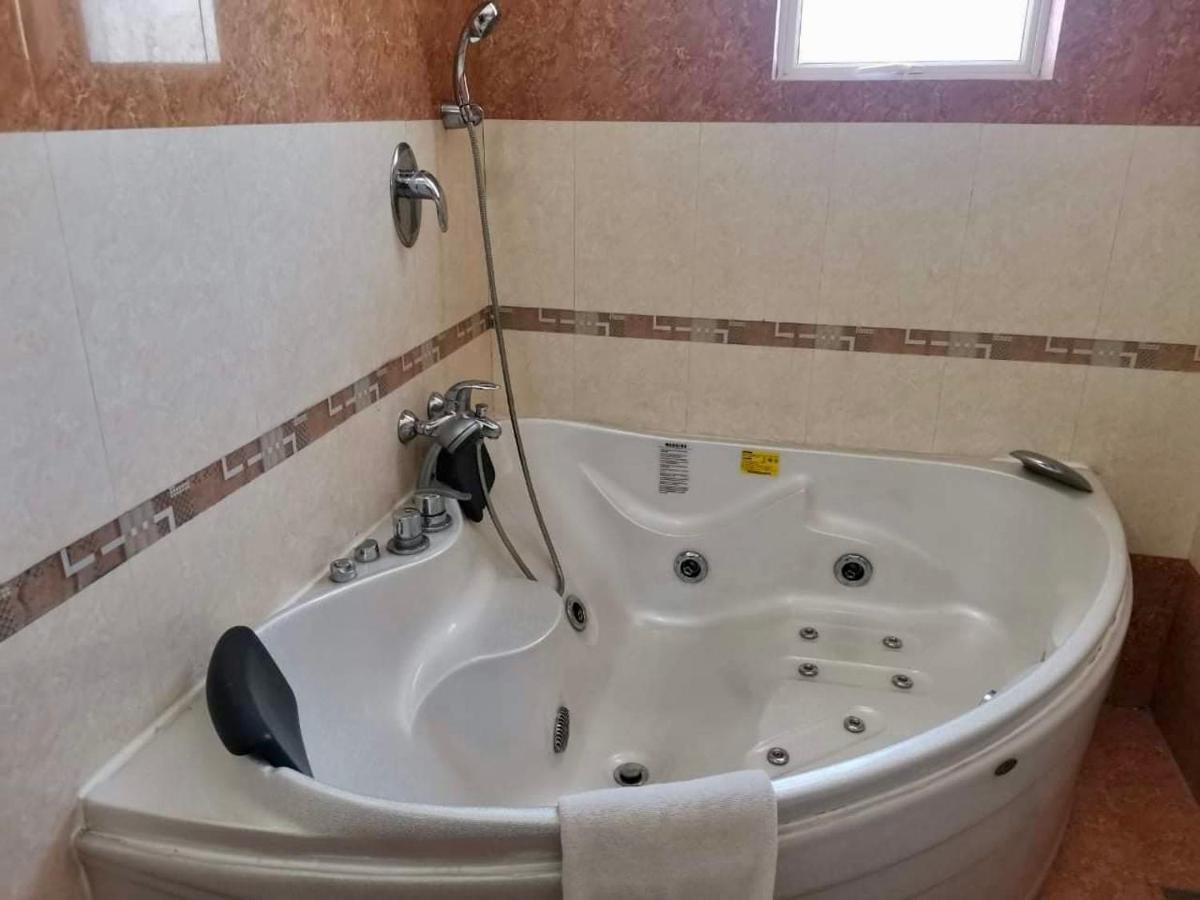Aradhana Airport Transit Hotel Katunayaka Exteriör bild