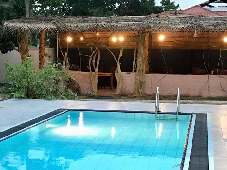 Aradhana Airport Transit Hotel Katunayaka Exteriör bild