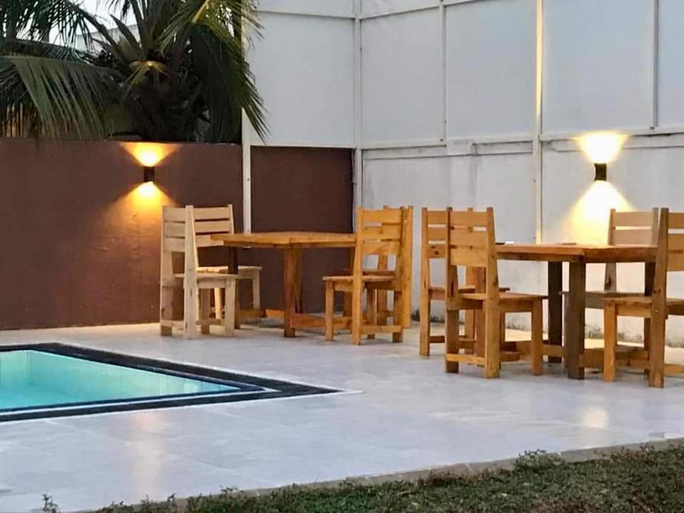 Aradhana Airport Transit Hotel Katunayaka Exteriör bild