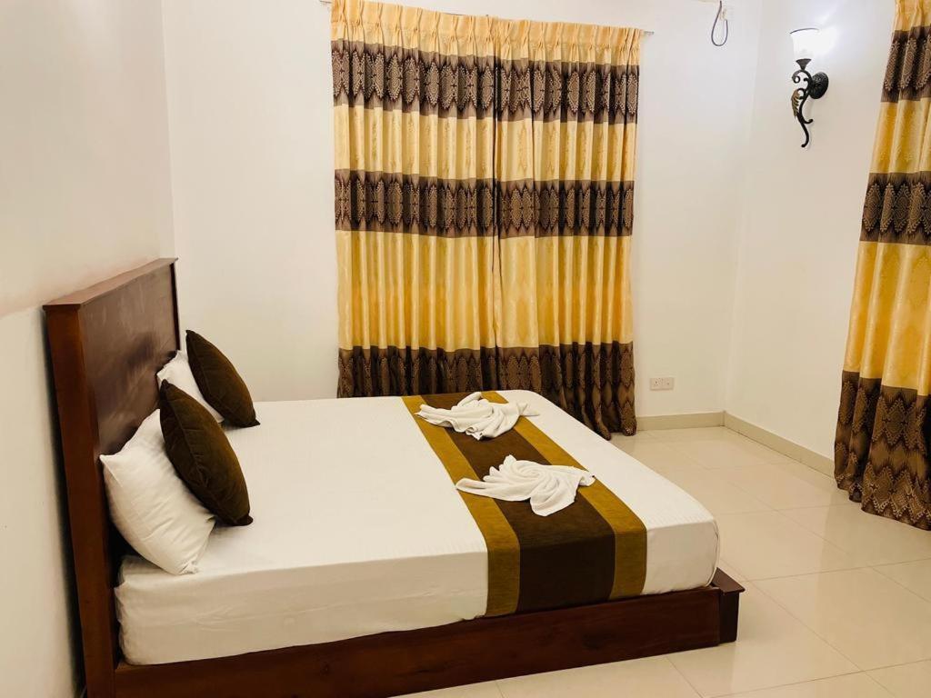 Aradhana Airport Transit Hotel Katunayaka Exteriör bild