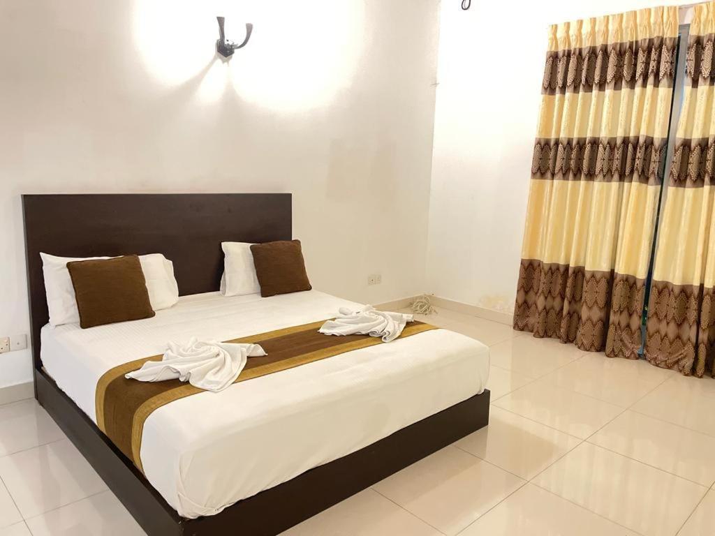 Aradhana Airport Transit Hotel Katunayaka Exteriör bild