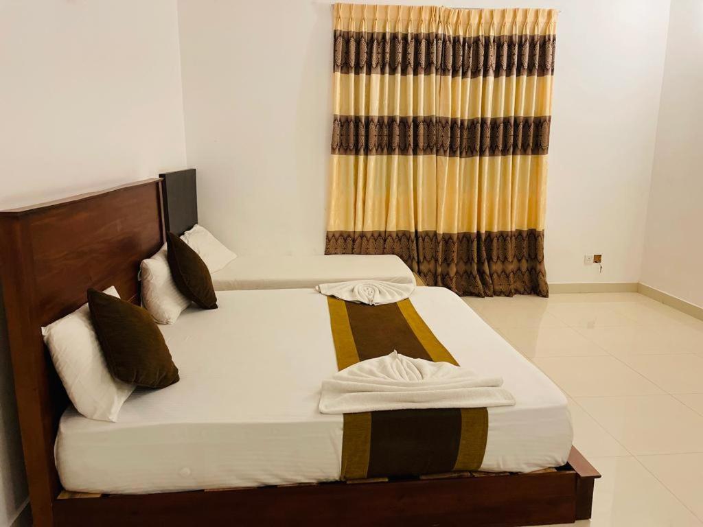 Aradhana Airport Transit Hotel Katunayaka Exteriör bild