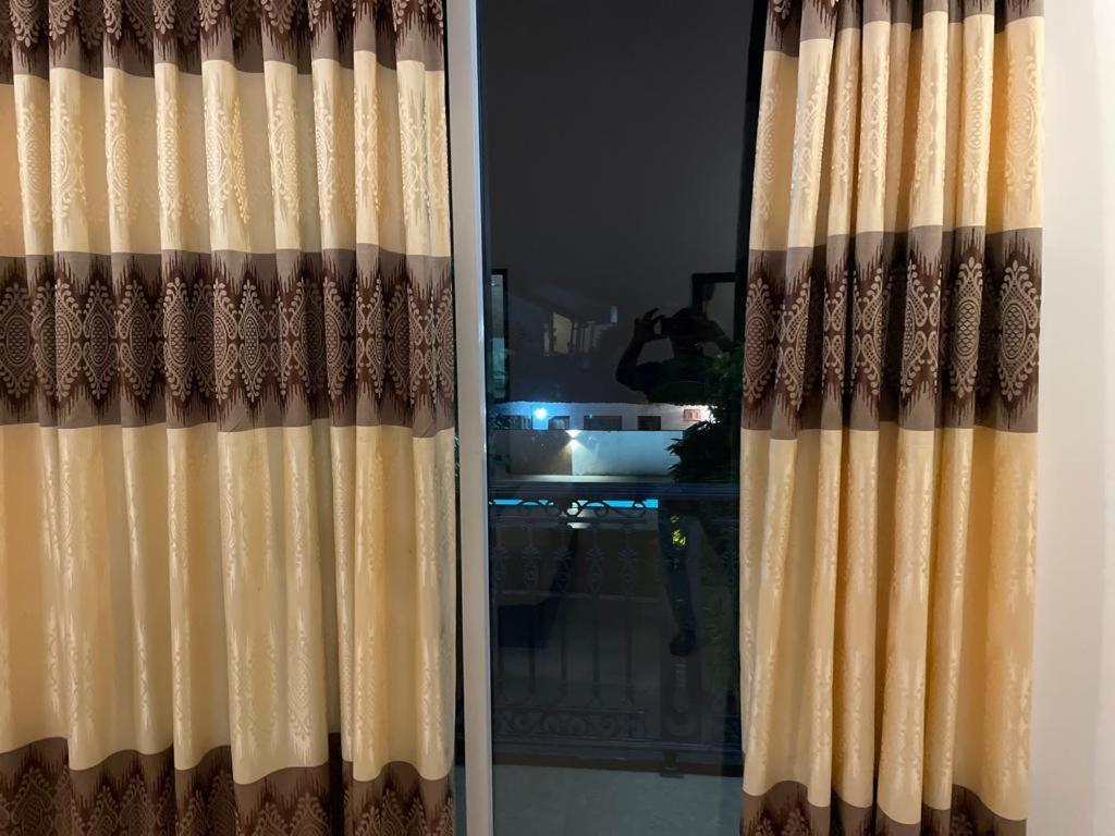 Aradhana Airport Transit Hotel Katunayaka Exteriör bild