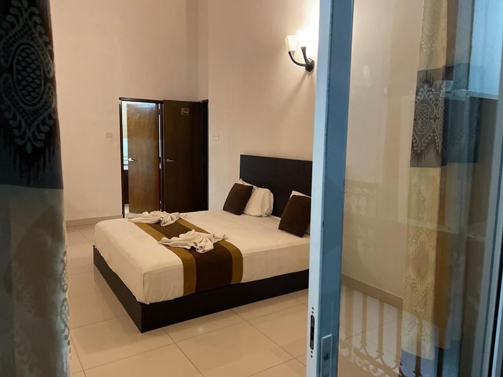 Aradhana Airport Transit Hotel Katunayaka Exteriör bild