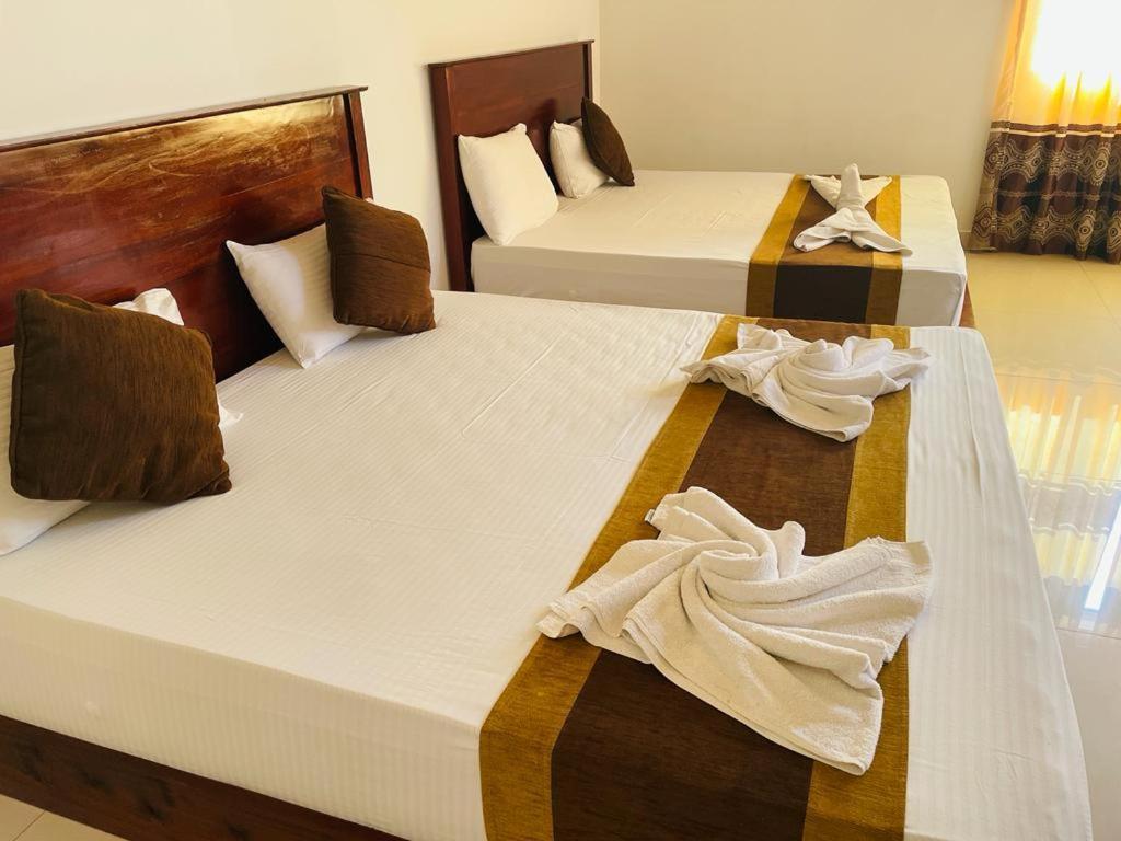 Aradhana Airport Transit Hotel Katunayaka Exteriör bild