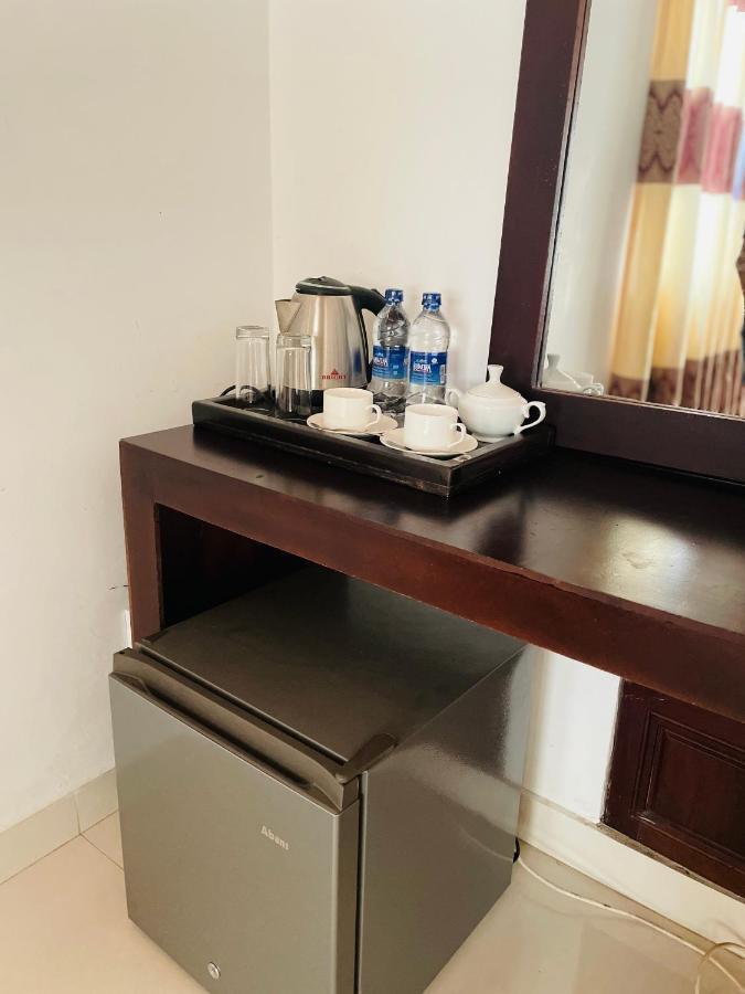 Aradhana Airport Transit Hotel Katunayaka Exteriör bild